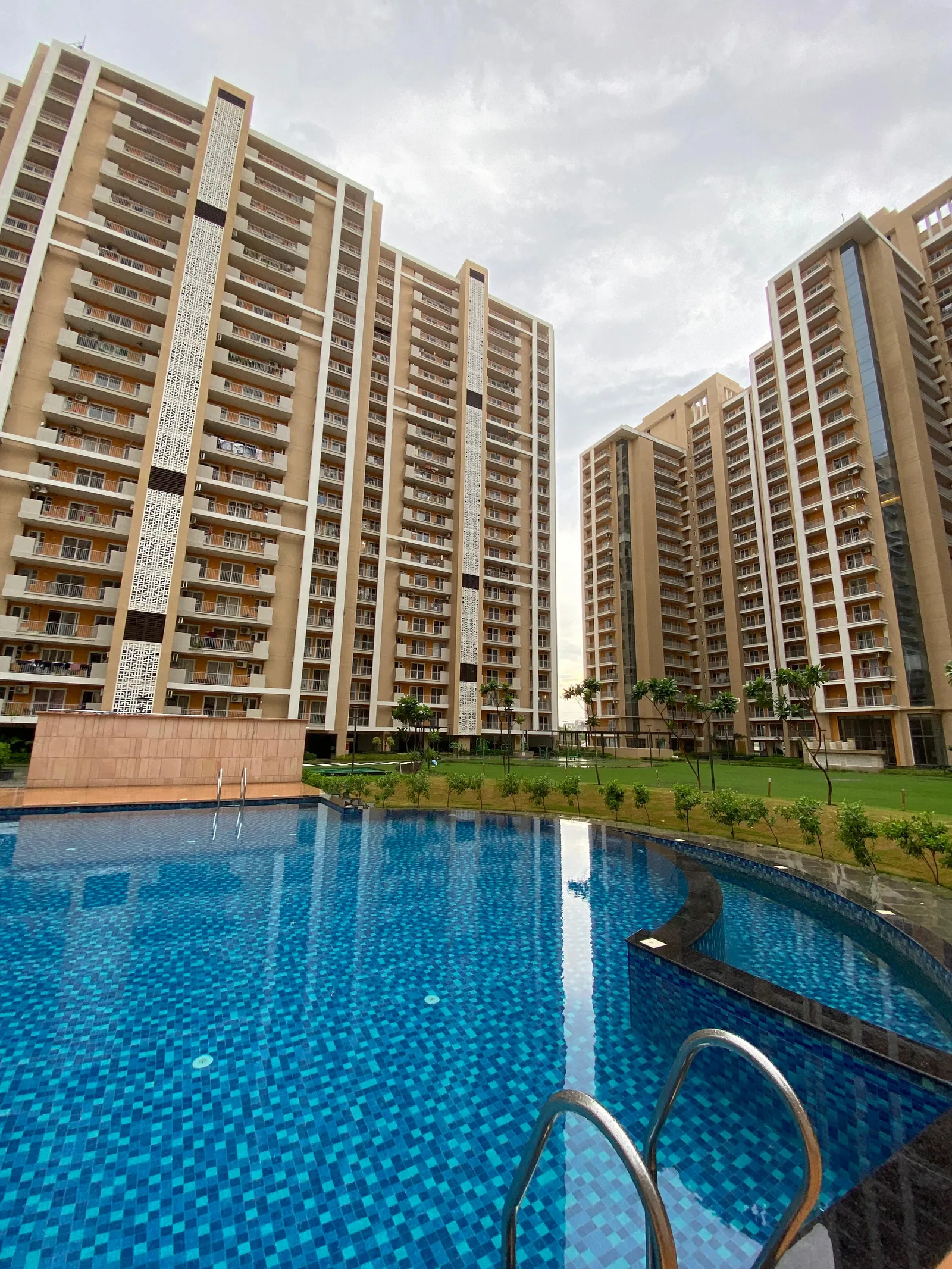Rishita Manhattan, Gomti Nagar Extension
